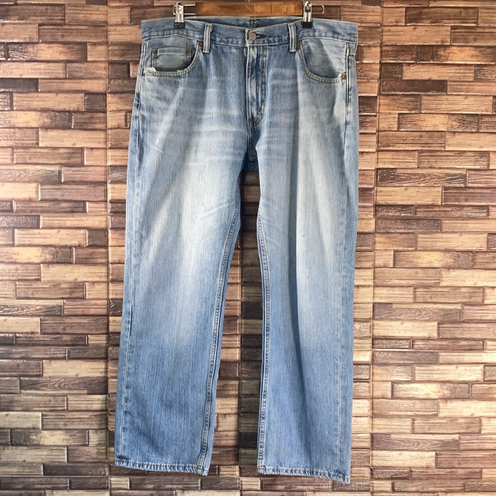 Mens Levi’s 36x30 Relaxed Fit Light Wash Jeans EUC